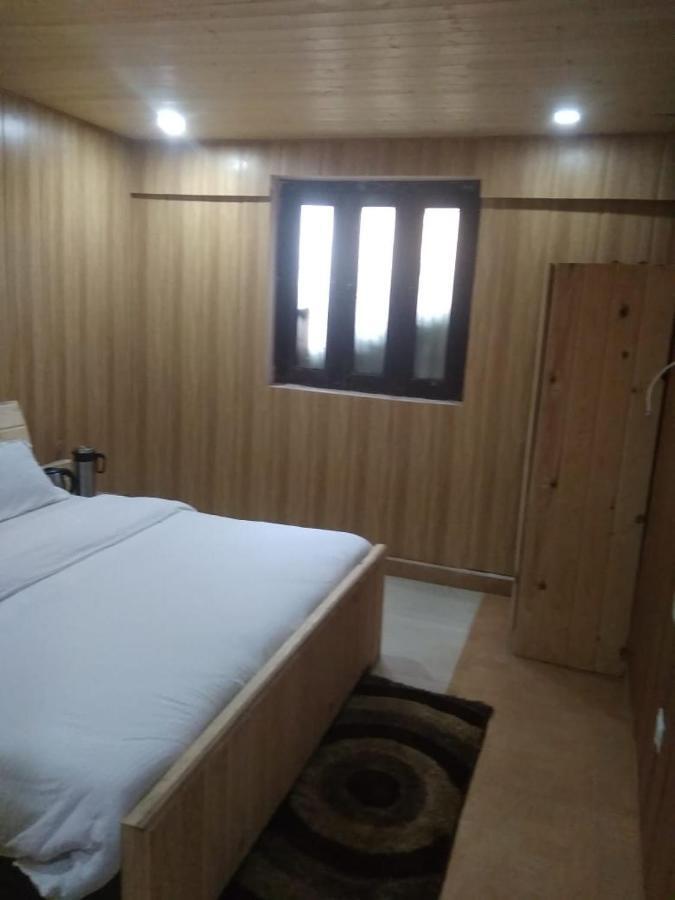 Hotel Charanpaduka Бадринатх Экстерьер фото